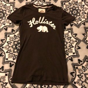 Brown hollister tee